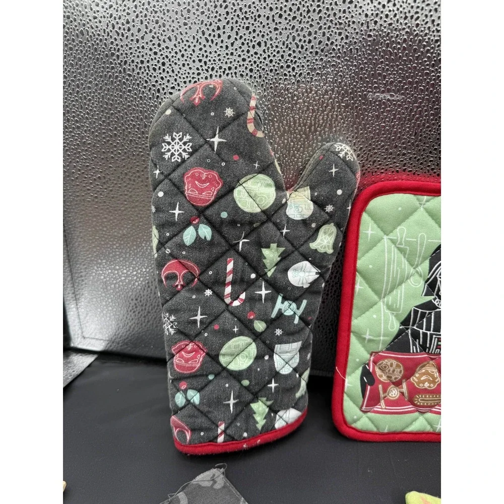 Star Wars Kitchen Set Grogu Baby Yoda Oven Mitt Potholder & Mandalorian Bandana